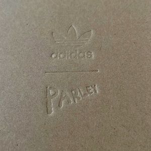 Adidas SUPERSTAR Parley